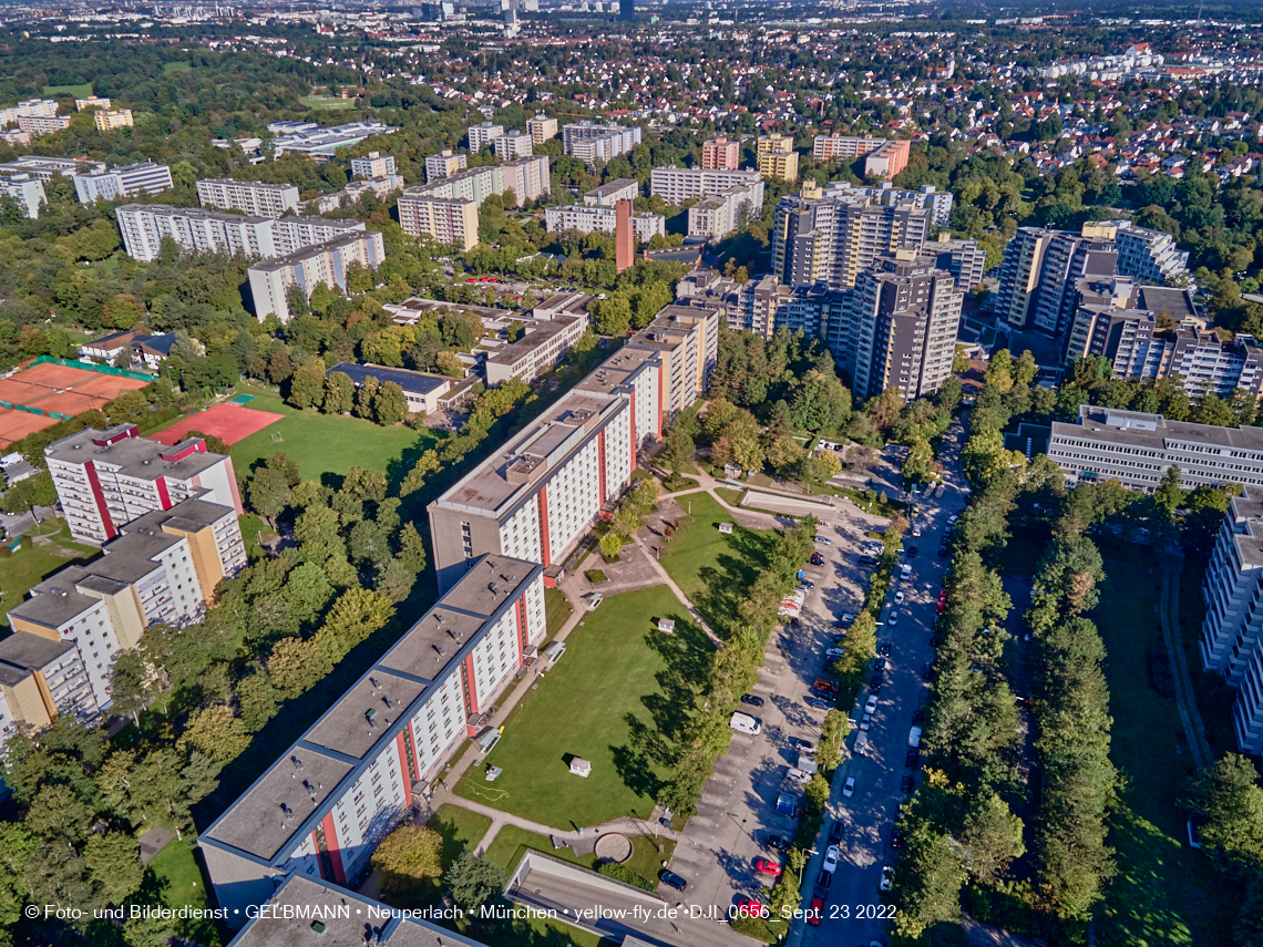 23.09.2022 - Karl-Marx-Ring 53-53c und Studentenwohnheim und Marx-Zentrum in Neuperlach